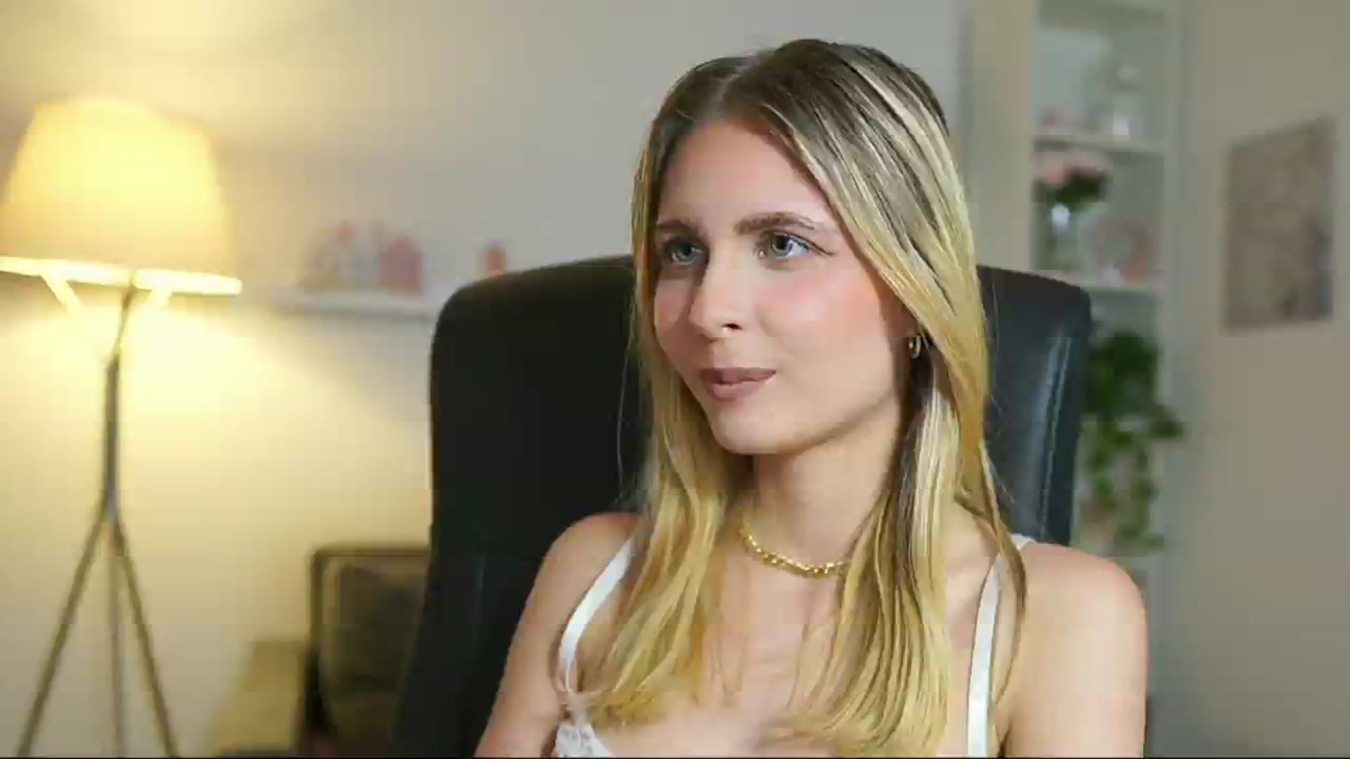 Gallery image thumbnail from Catecrago_'s myfreecams stream on, 06/26/2025, 20:29 image 20 of 20