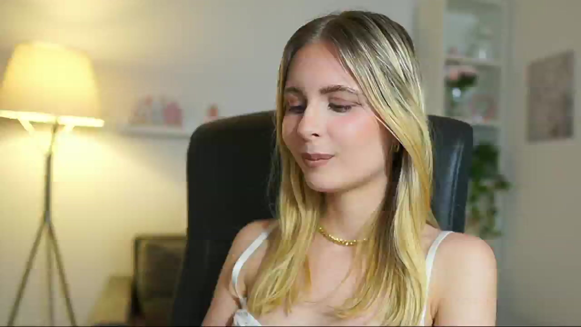 Gallery image thumbnail from Catecrago_'s myfreecams stream on, 06/26/2025, 20:29 image 7 of 20