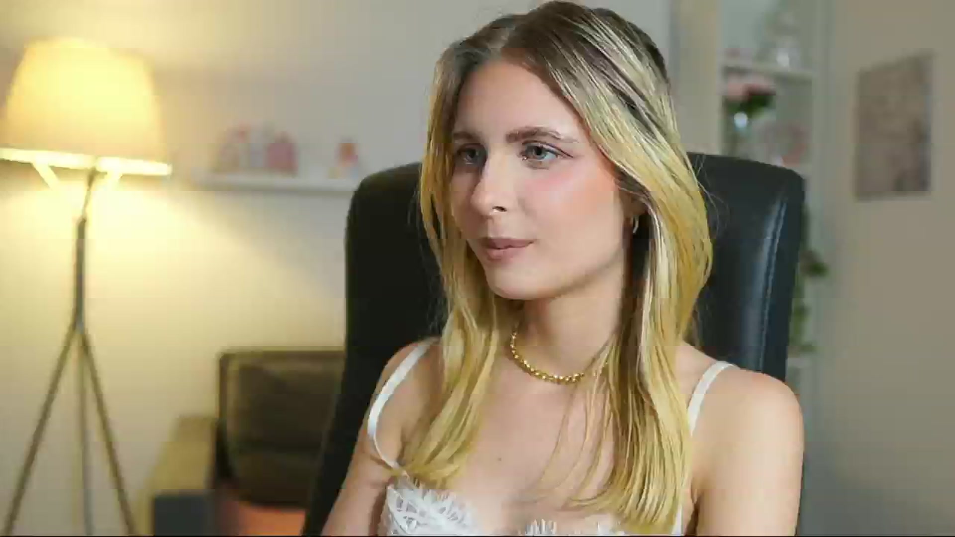 Gallery image thumbnail from Catecrago_'s myfreecams stream on, 06/26/2025, 22:28 image 12 of 20