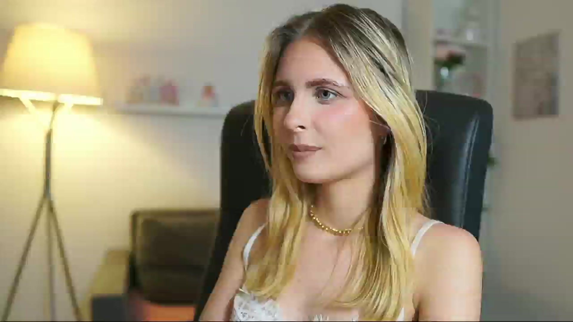 Gallery image thumbnail from Catecrago_'s myfreecams stream on, 06/26/2025, 22:28 image 17 of 20