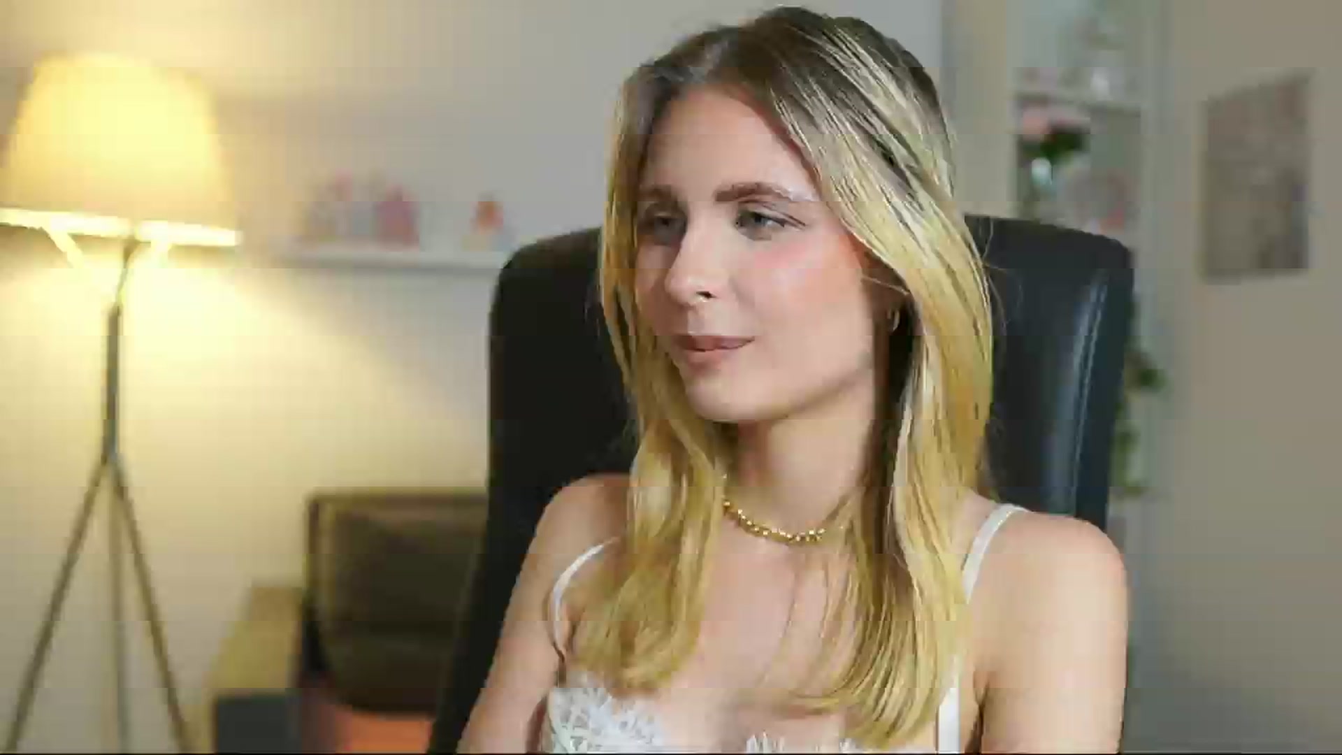 Gallery image thumbnail from Catecrago_'s myfreecams stream on, 06/26/2025, 22:28 image 15 of 20
