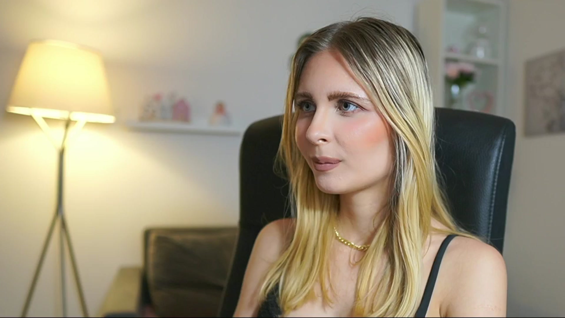 Gallery image thumbnail from Catecrago_'s myfreecams stream on, 06/27/2025, 12:20 image 18 of 20