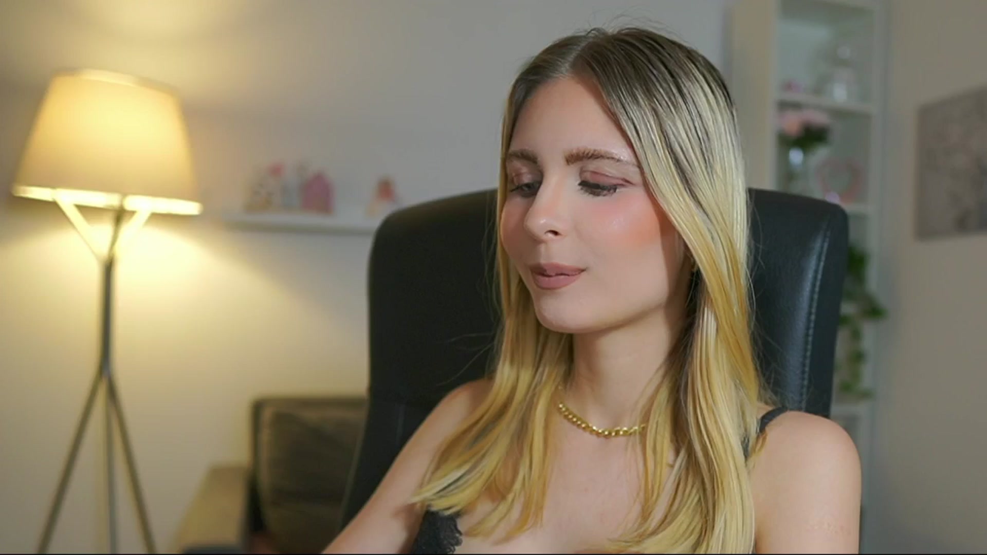 Gallery image thumbnail from Catecrago_'s myfreecams stream on, 06/27/2025, 12:20 image 15 of 20