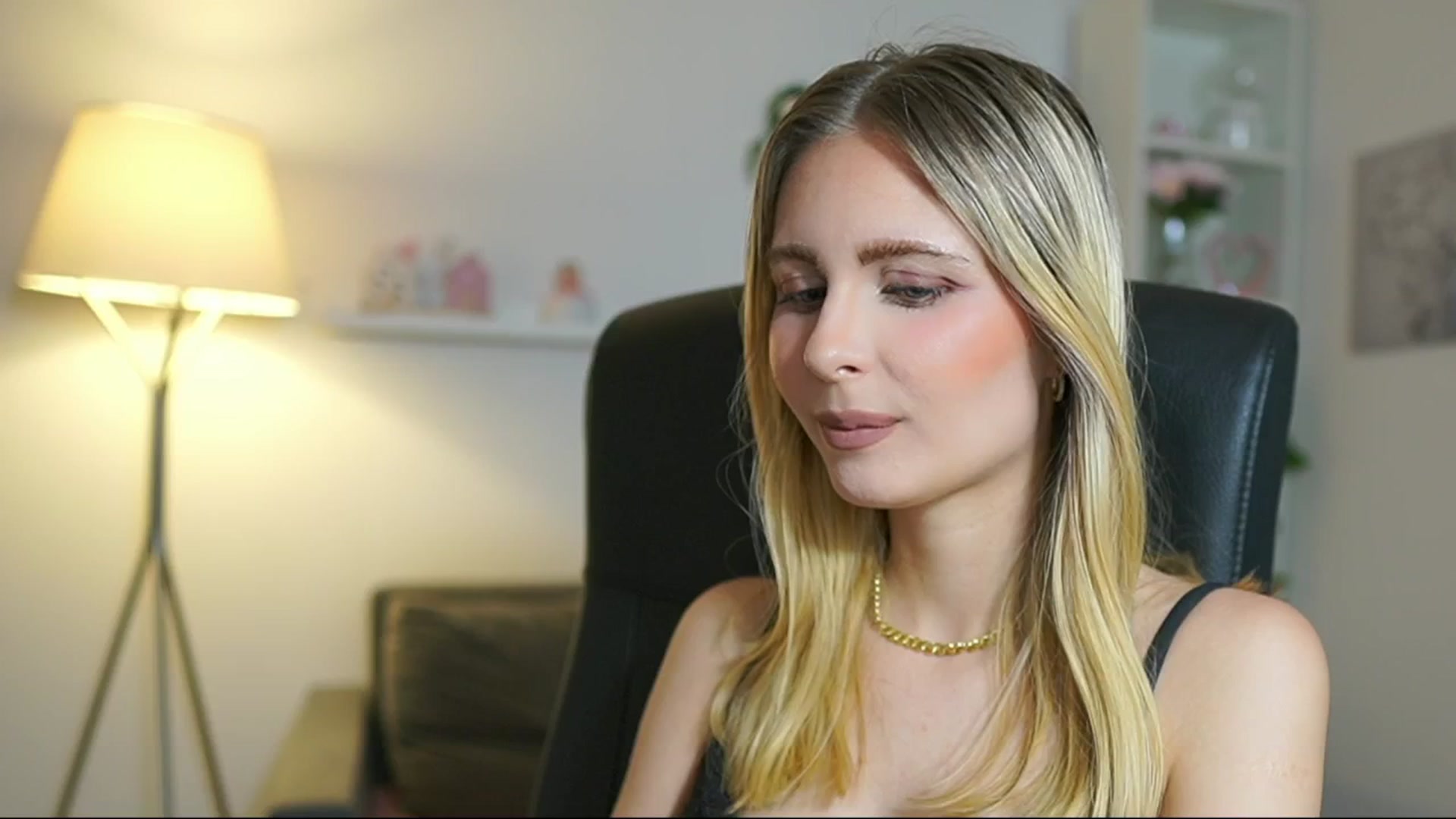 Gallery image thumbnail from Catecrago_'s myfreecams stream on, 06/27/2025, 12:20 image 13 of 20