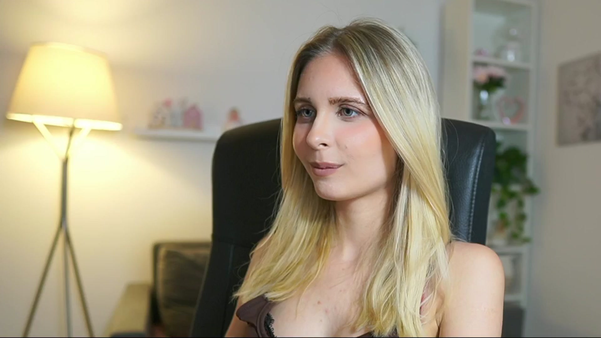 Gallery image thumbnail from Catecrago_'s myfreecams stream on, 07/01/2025, 15:15 image 19 of 20