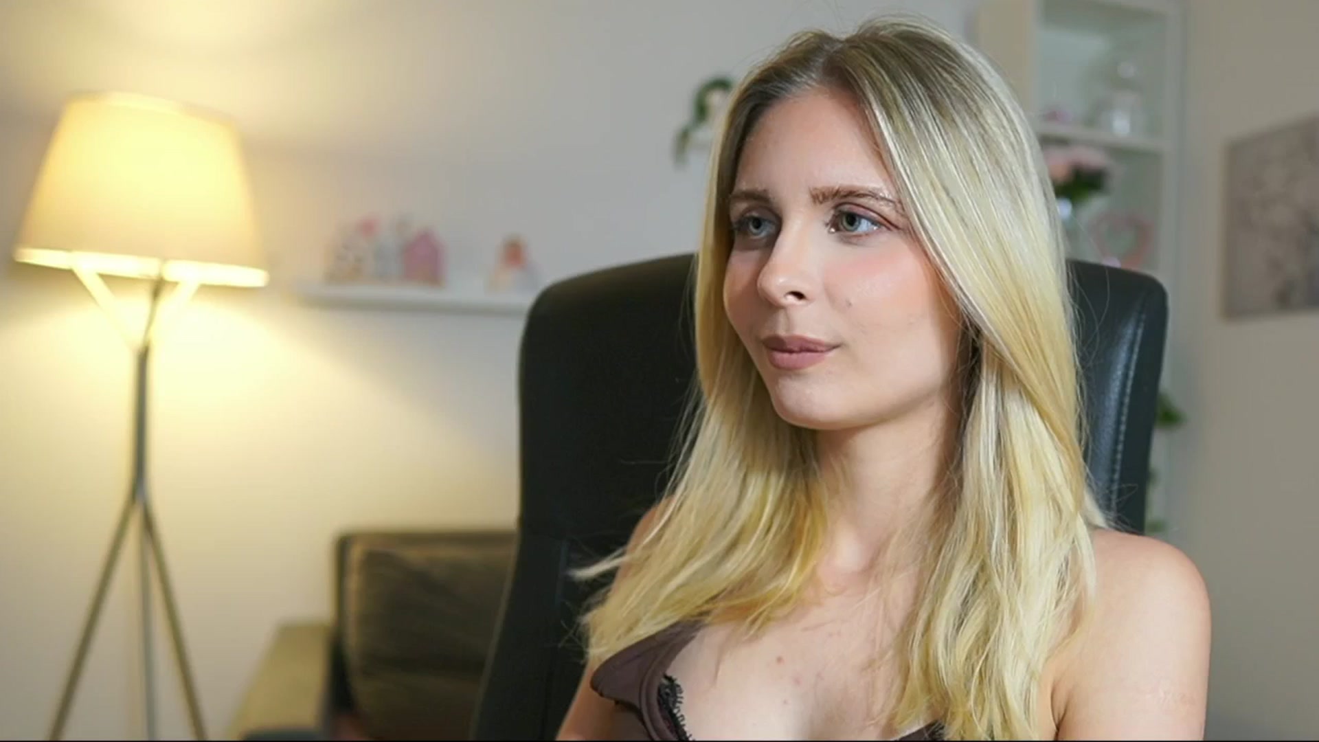 Gallery image thumbnail from Catecrago_'s myfreecams stream on, 07/01/2025, 15:15 image 15 of 20