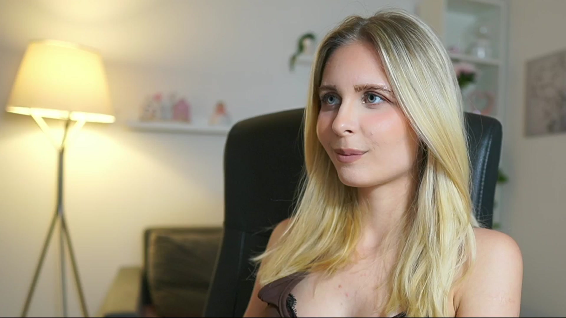Gallery image thumbnail from Catecrago_'s myfreecams stream on, 07/01/2025, 15:15 image 16 of 20