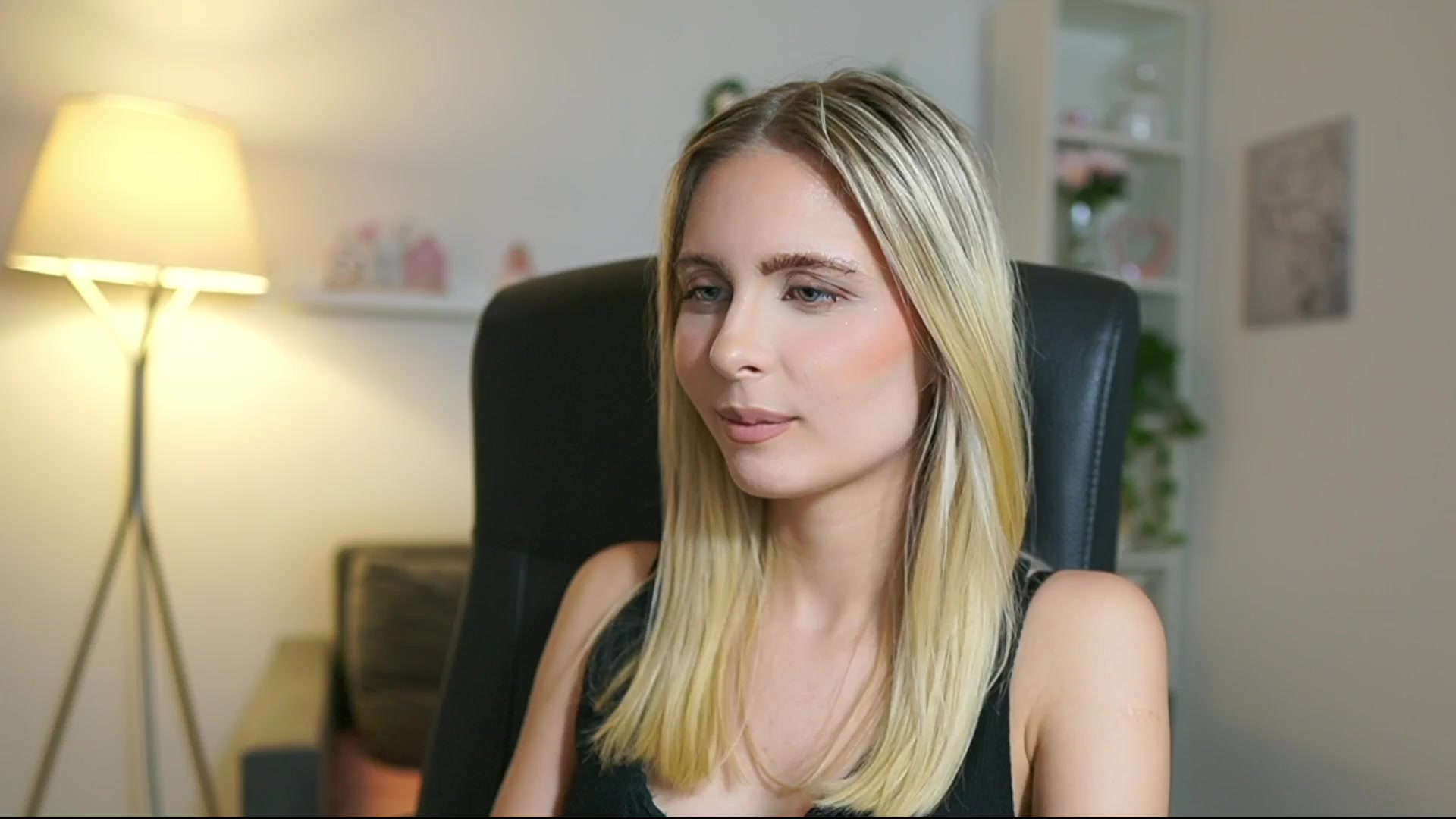 Gallery image thumbnail from Catecrago_'s myfreecams stream on, 07/07/2025, 17:40 image 13 of 20
