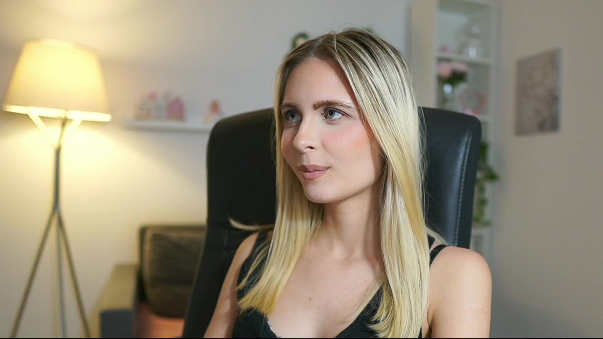 Gallery image thumbnail from Catecrago_'s myfreecams stream on, 07/07/2025, 17:40 image 18 of 20
