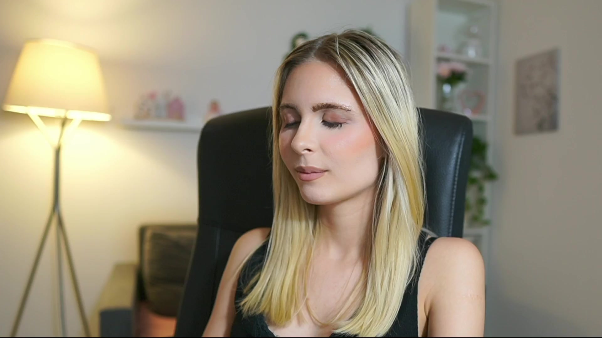 Gallery image thumbnail from Catecrago_'s myfreecams stream on, 07/07/2025, 17:40 image 14 of 20