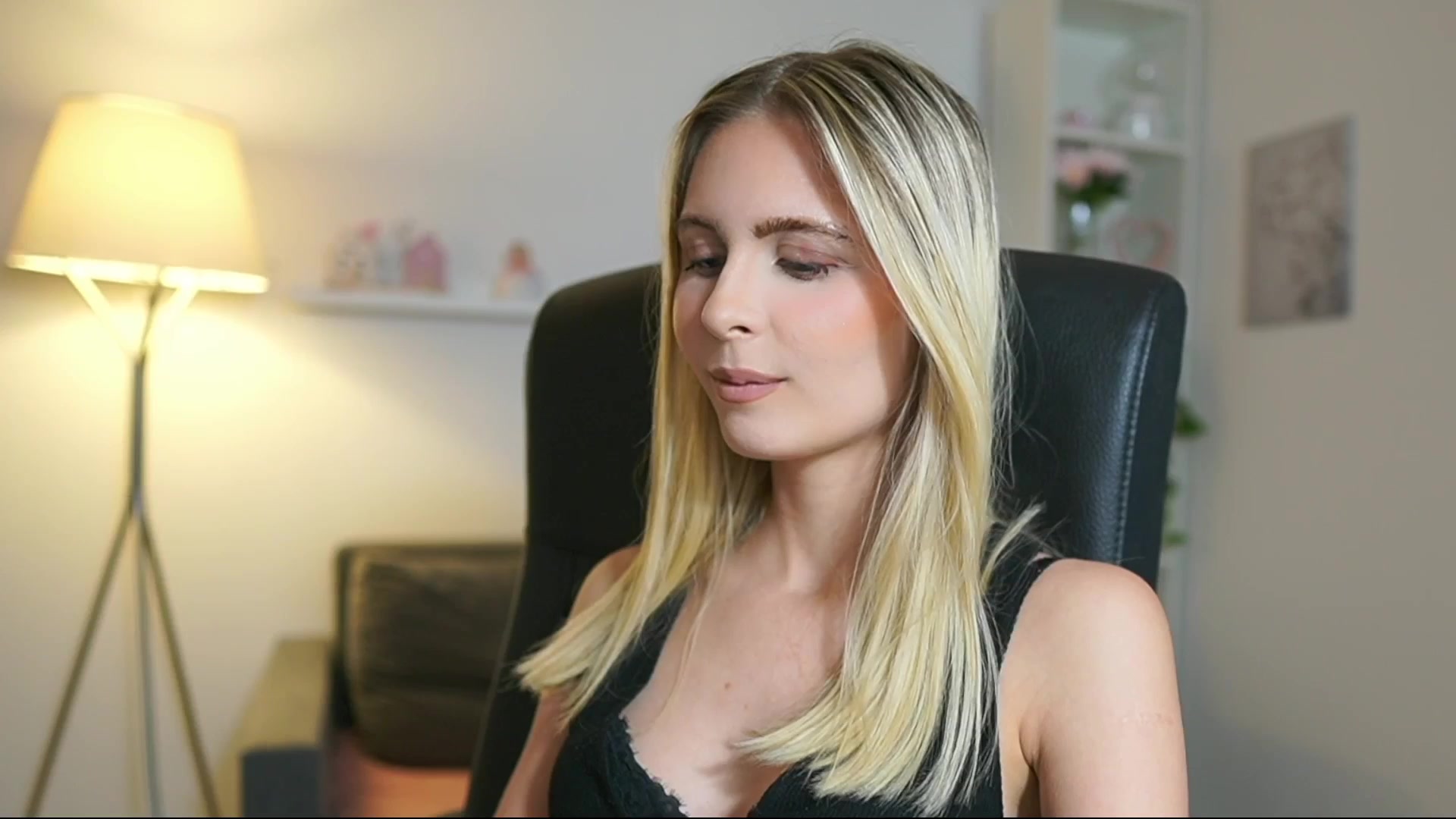 Gallery image thumbnail from Catecrago_'s myfreecams stream on, 07/07/2025, 17:40 image 8 of 20