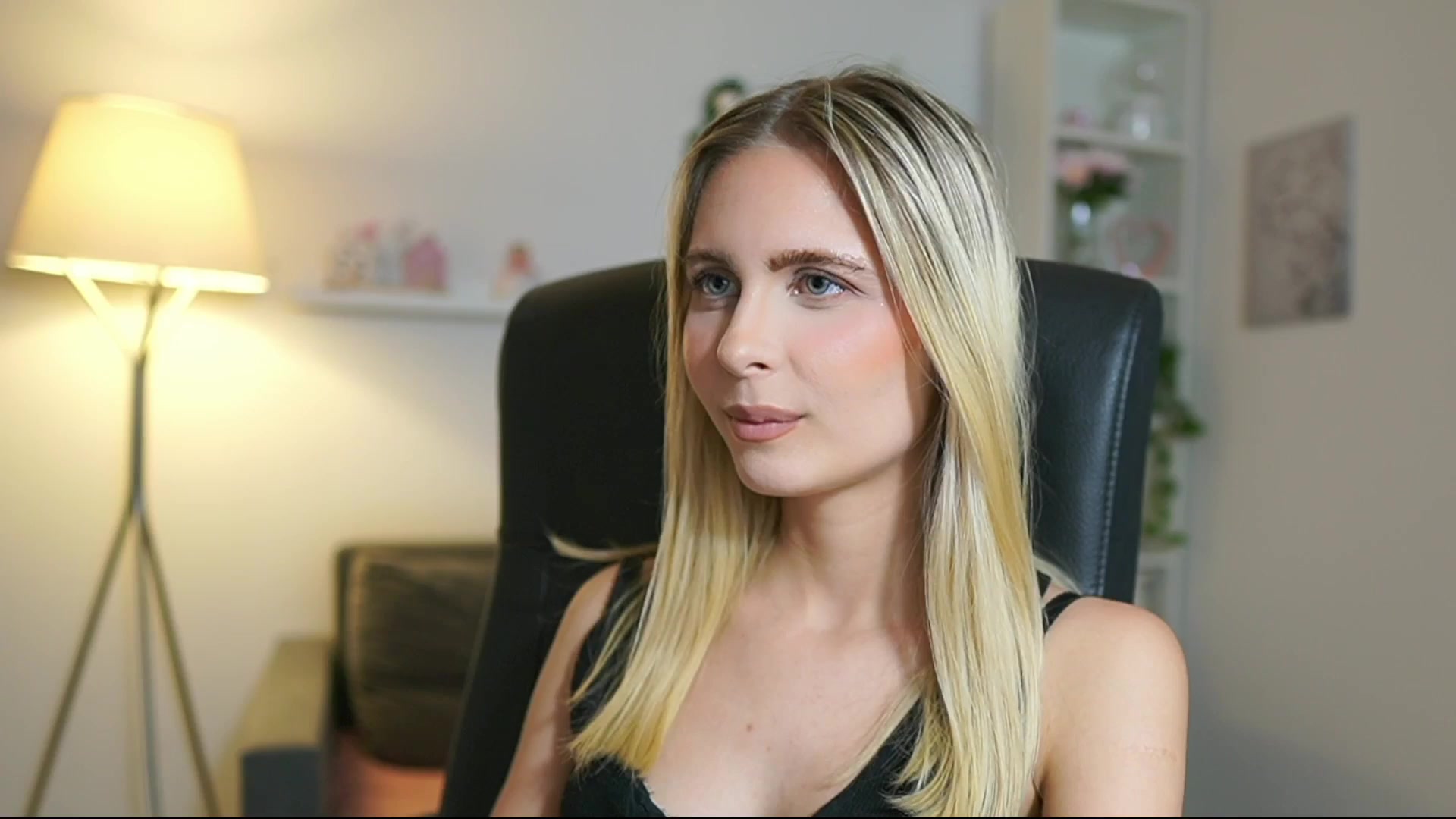Gallery image thumbnail from Catecrago_'s myfreecams stream on, 07/07/2025, 17:40 image 19 of 20