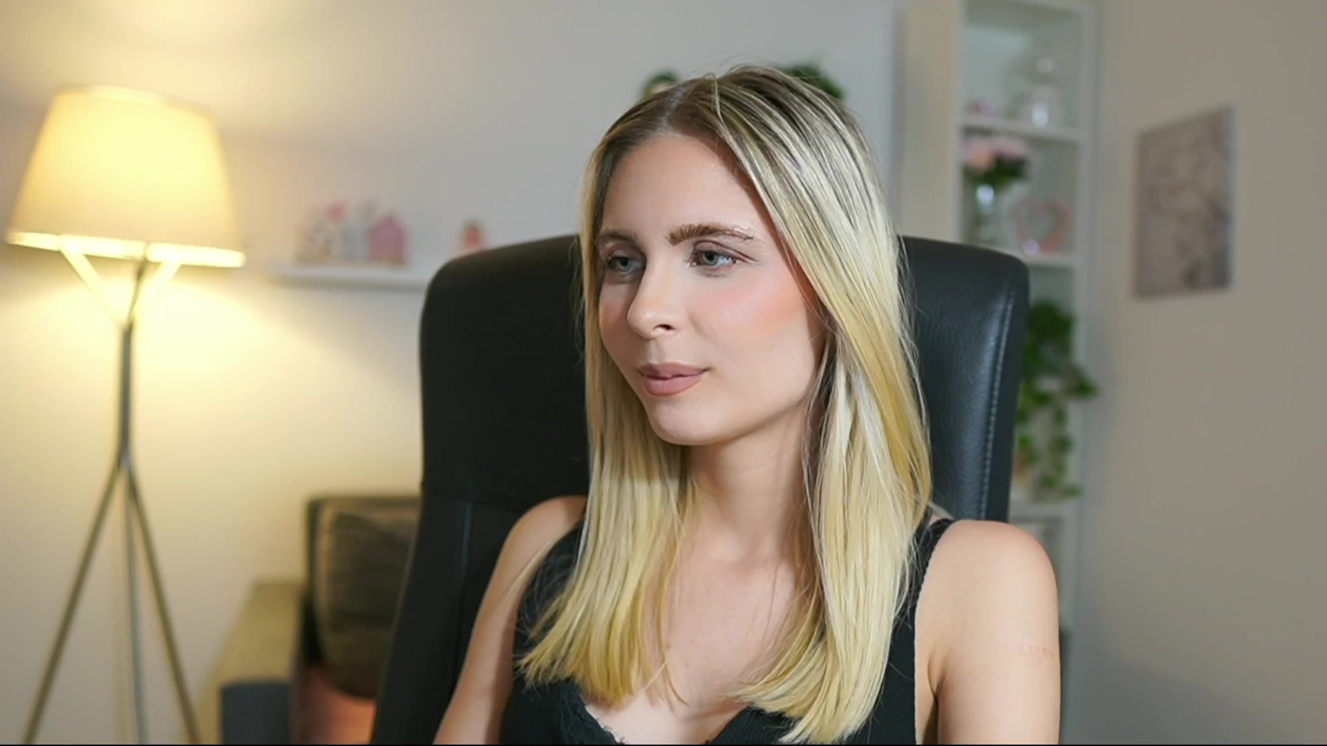 Gallery image thumbnail from Catecrago_'s myfreecams stream on, 07/07/2025, 17:40 image 16 of 20
