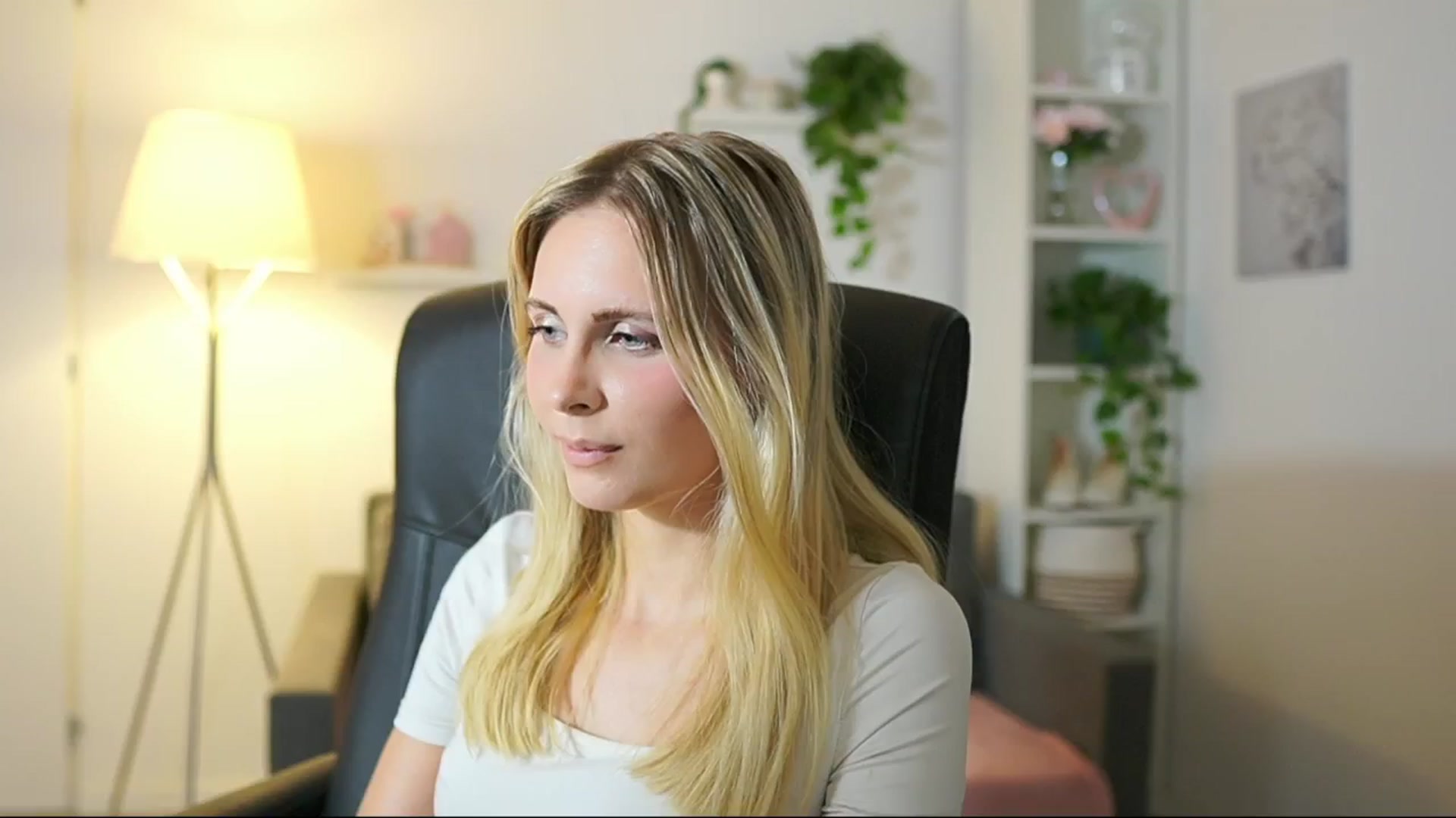 Gallery image thumbnail from Catecrago_'s myfreecams stream on, 07/17/2025, 17:40 image 19 of 20