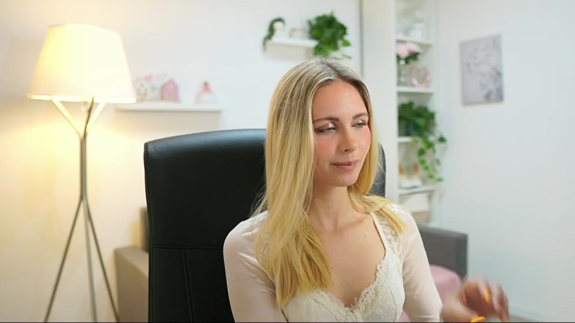 Gallery image thumbnail from Catecrago_'s myfreecams stream on, 07/19/2025, 09:17 image 16 of 20
