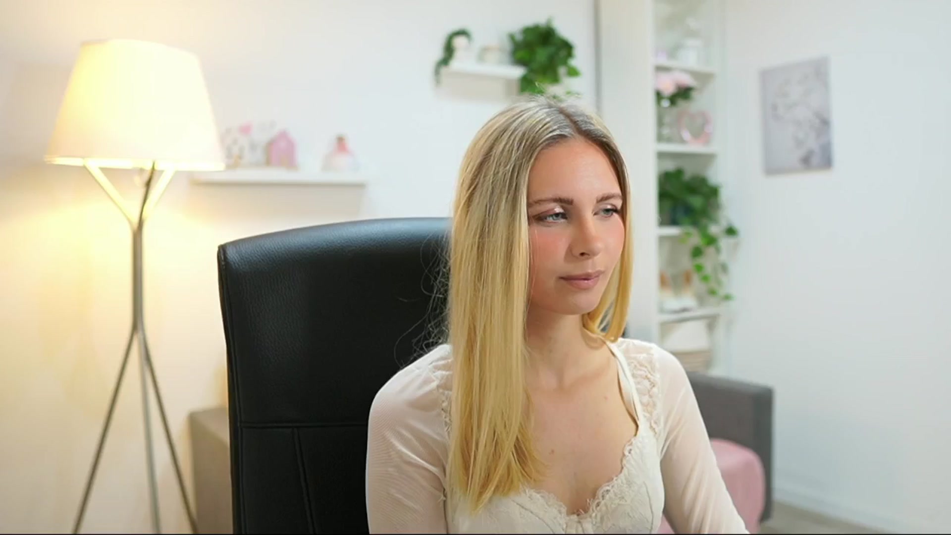 Gallery image thumbnail from Catecrago_'s myfreecams stream on, 07/19/2025, 09:17 image 4 of 20