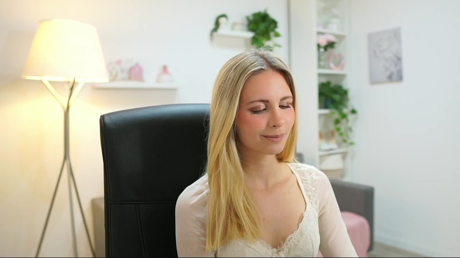 Gallery image thumbnail from Catecrago_'s myfreecams stream on, 07/19/2025, 09:17 image 14 of 20