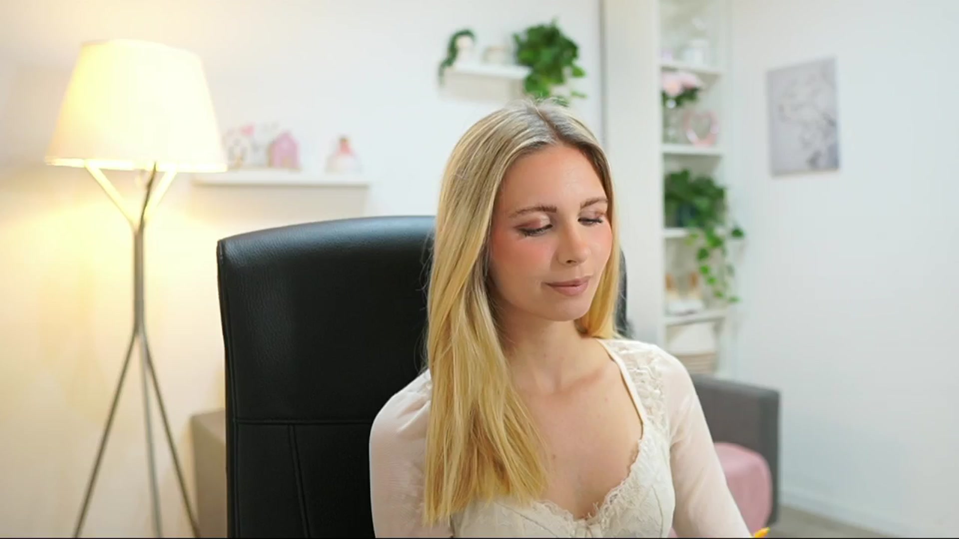Gallery image thumbnail from Catecrago_'s myfreecams stream on, 07/19/2025, 09:17 image 13 of 20