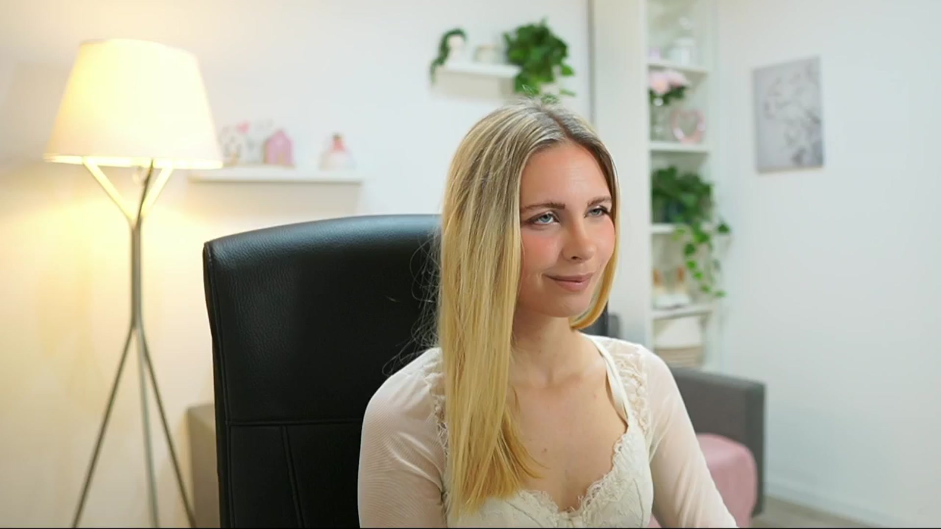 Gallery image thumbnail from Catecrago_'s myfreecams stream on, 07/19/2025, 09:17 image 8 of 20
