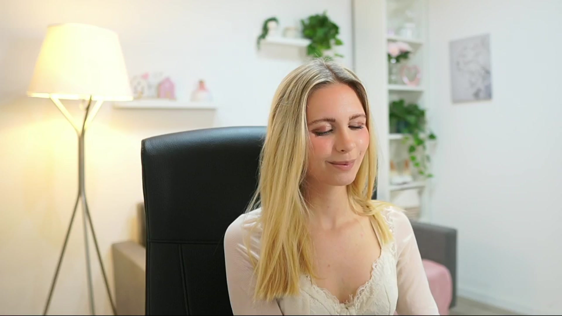 Gallery image thumbnail from Catecrago_'s myfreecams stream on, 07/19/2025, 09:17 image 17 of 20