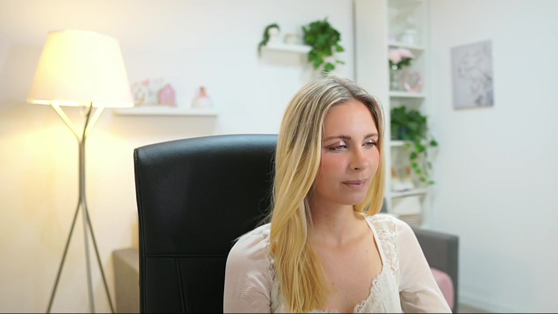 Gallery image thumbnail from Catecrago_'s myfreecams stream on, 07/19/2025, 12:16 image 18 of 20