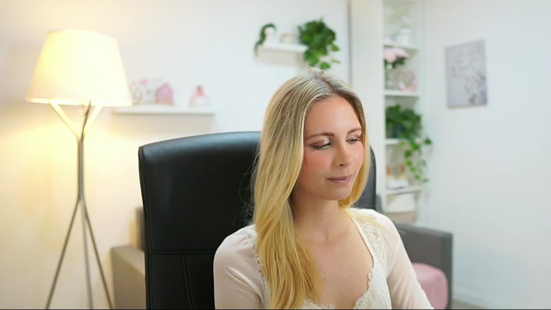 Gallery image thumbnail from Catecrago_'s myfreecams stream on, 07/19/2025, 12:16 image 5 of 20