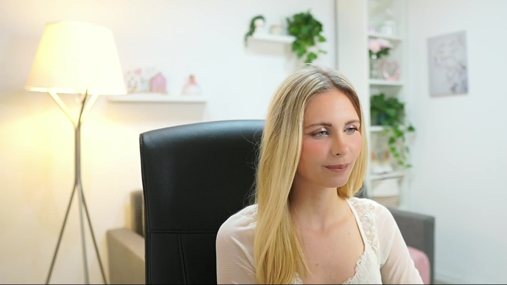 Gallery image thumbnail from Catecrago_'s myfreecams stream on, 07/19/2025, 13:12 image 8 of 20