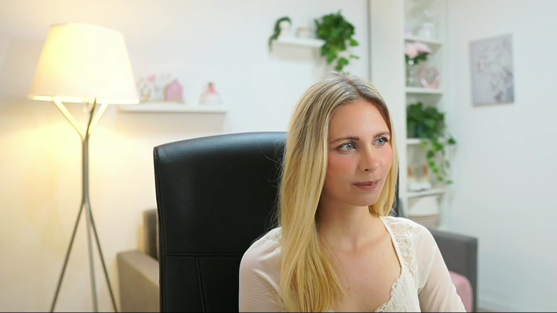 Gallery image thumbnail from Catecrago_'s myfreecams stream on, 07/19/2025, 13:12 image 13 of 20