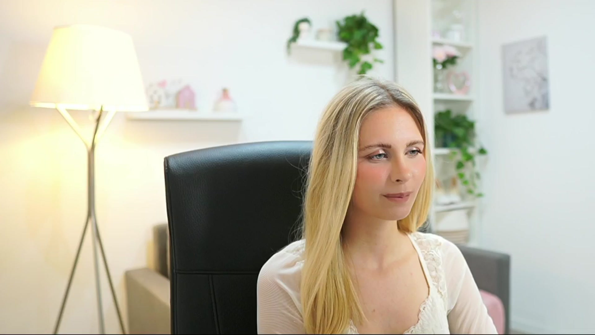 Gallery image thumbnail from Catecrago_'s myfreecams stream on, 07/19/2025, 13:12 image 11 of 20