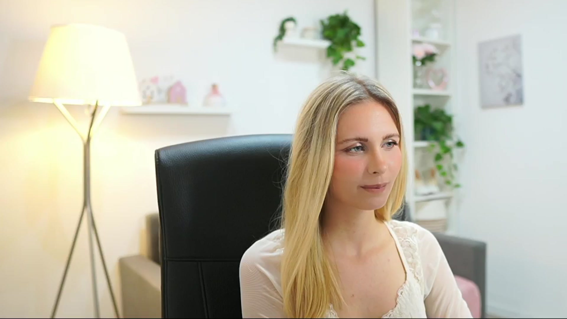 Gallery image thumbnail from Catecrago_'s myfreecams stream on, 07/19/2025, 13:12 image 6 of 20