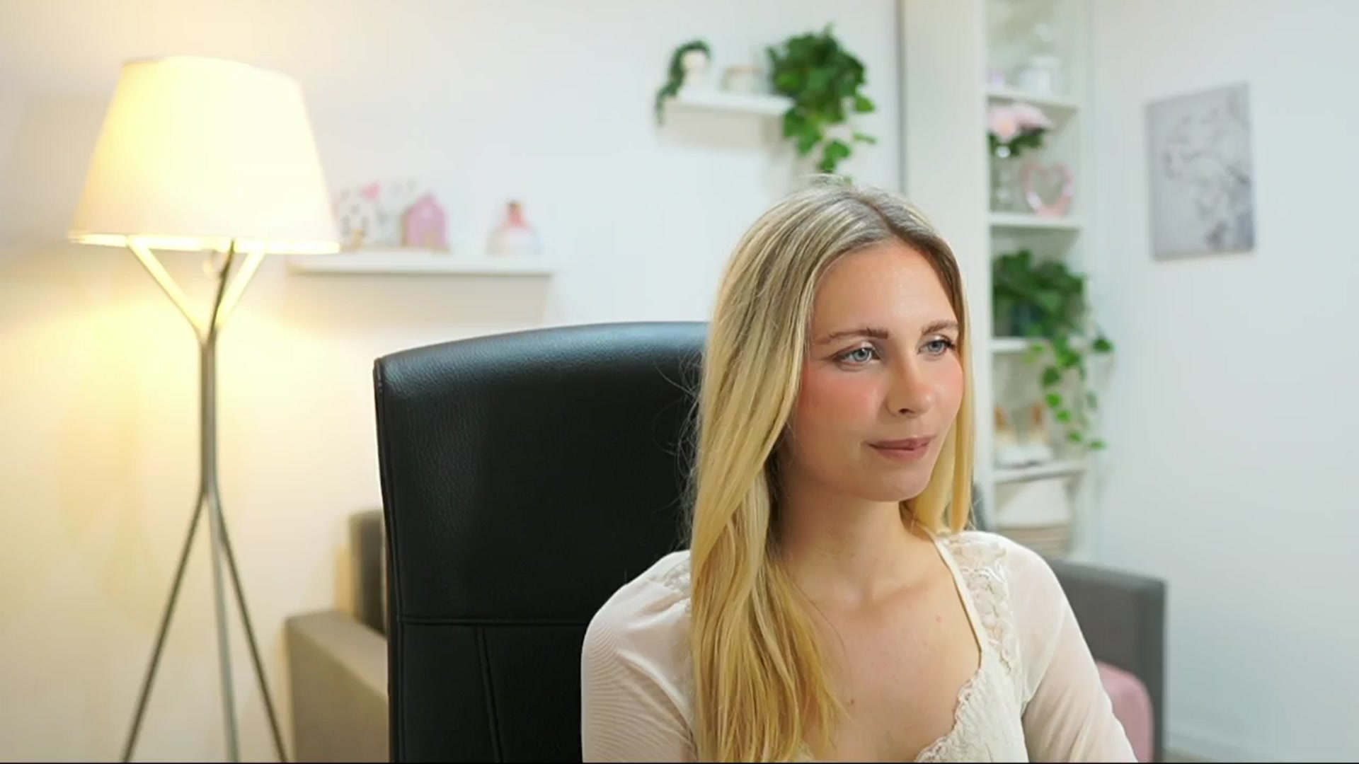 Gallery image thumbnail from Catecrago_'s myfreecams stream on, 07/19/2025, 13:12 image 17 of 20