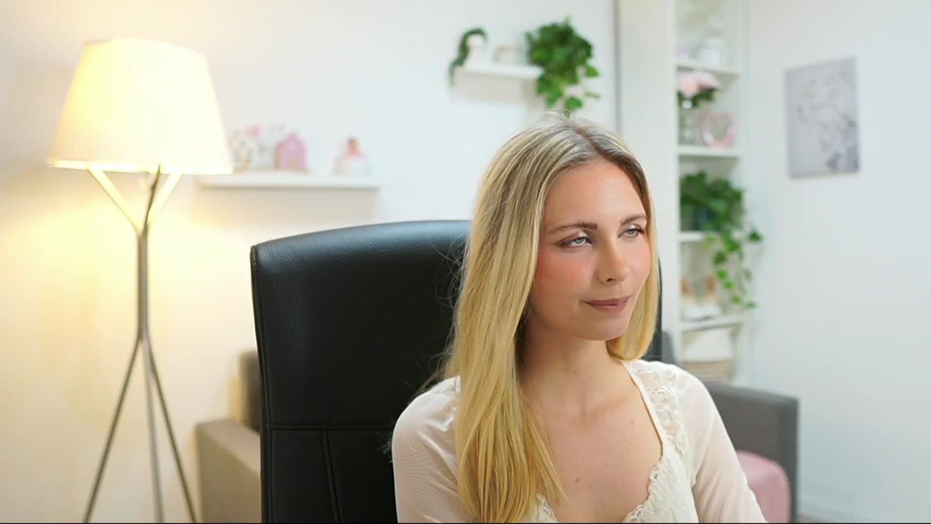 Gallery image thumbnail from Catecrago_'s myfreecams stream on, 07/19/2025, 13:12 image 1 of 20