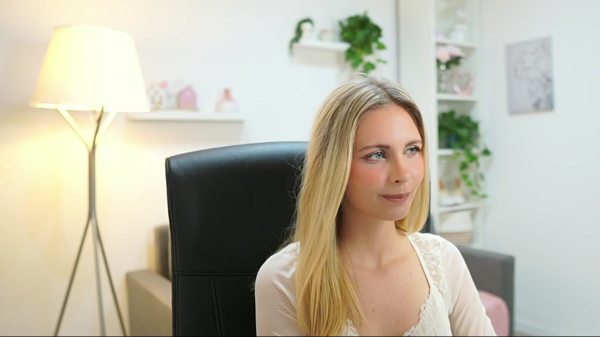 Gallery image thumbnail from Catecrago_'s myfreecams stream on, 07/19/2025, 13:12 image 2 of 20