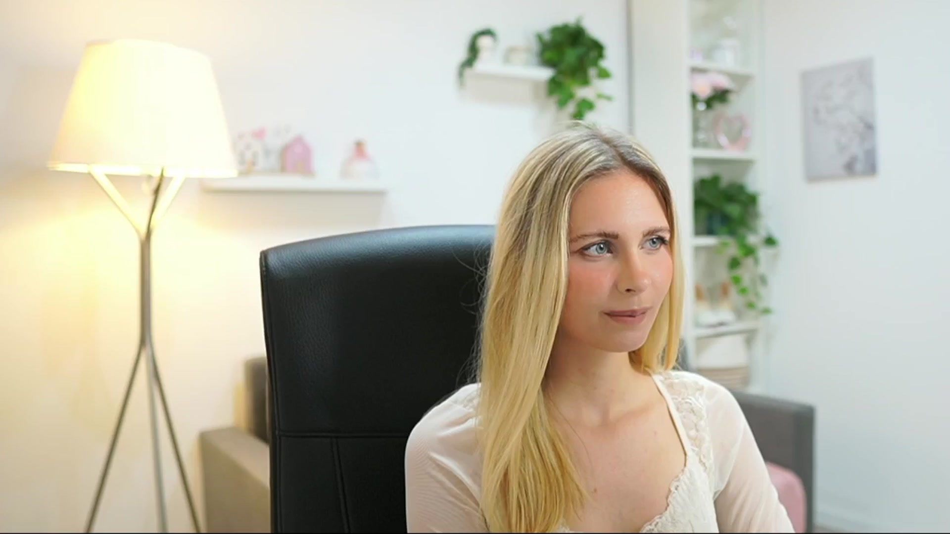 Gallery image thumbnail from Catecrago_'s myfreecams stream on, 07/19/2025, 13:12 image 15 of 20
