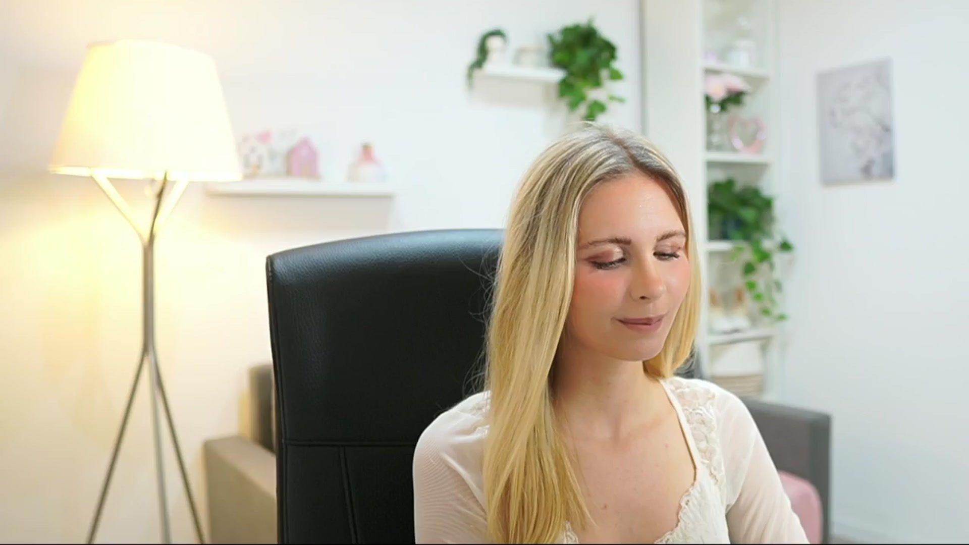 Gallery image thumbnail from Catecrago_'s myfreecams stream on, 07/19/2025, 13:12 image 7 of 20