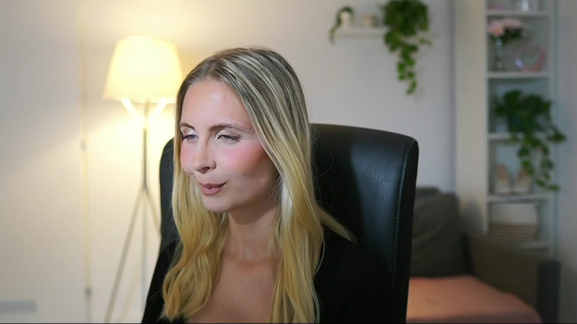 Gallery image thumbnail from Catecrago_'s myfreecams stream on, 07/29/2025, 13:44 image 17 of 20