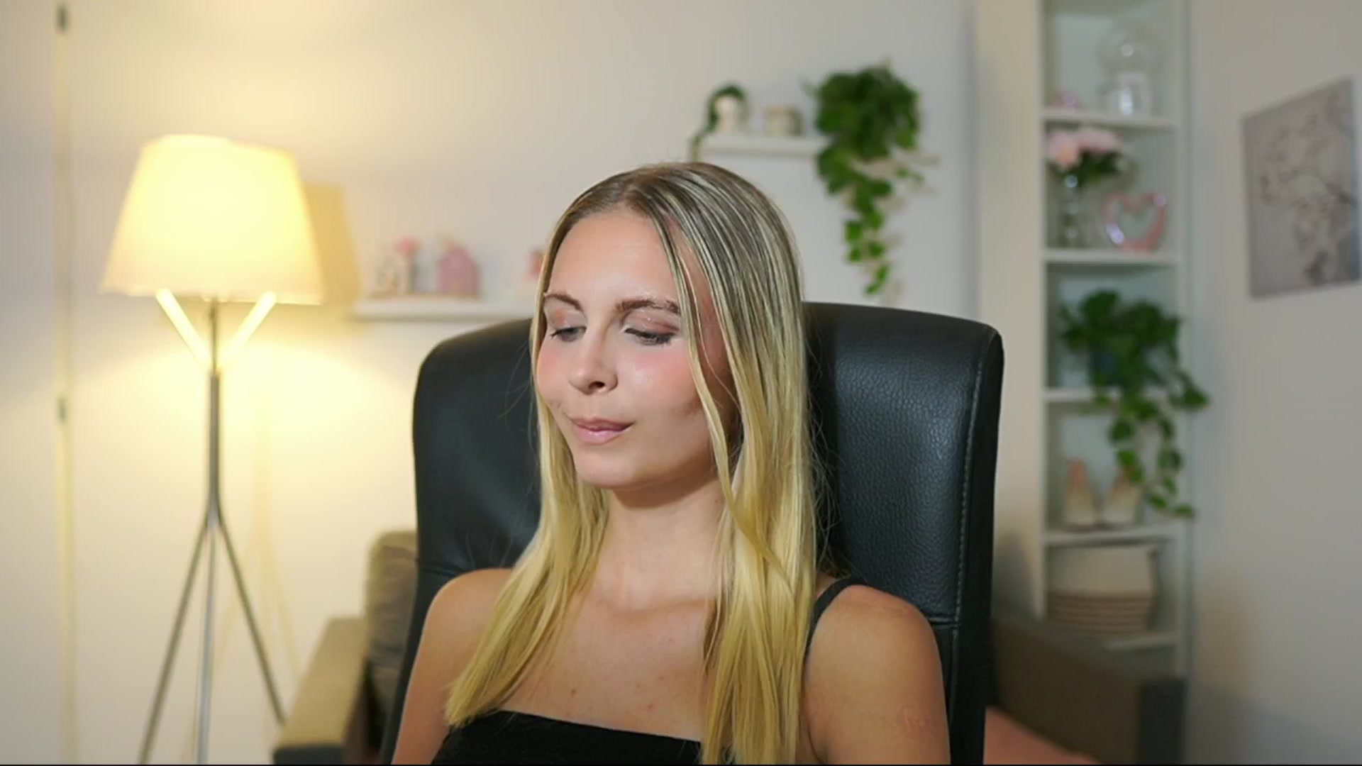 Gallery image thumbnail from Catecrago_'s myfreecams stream on, 08/01/2025, 14:41 image 14 of 20