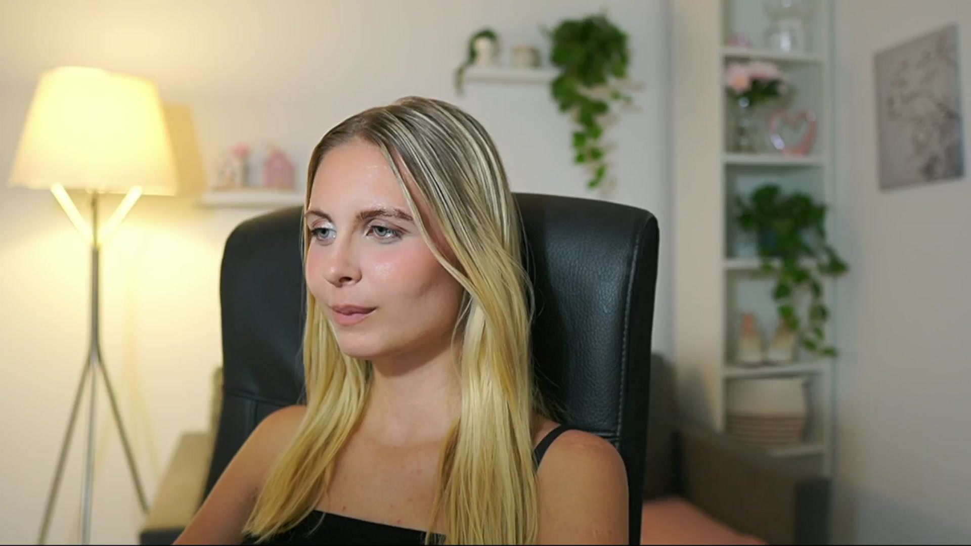 Gallery image thumbnail from Catecrago_'s myfreecams stream on, 08/01/2025, 16:09 image 8 of 20
