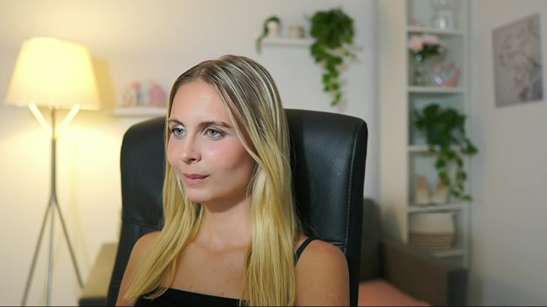 Gallery image thumbnail from Catecrago_'s myfreecams stream on, 08/01/2025, 16:09 image 5 of 20