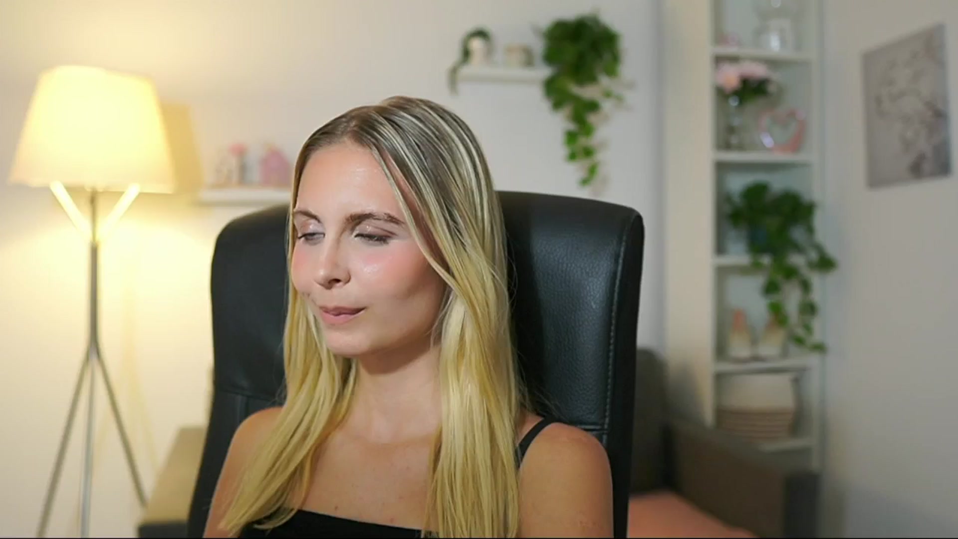 Gallery image thumbnail from Catecrago_'s myfreecams stream on, 08/01/2025, 16:09 image 6 of 20