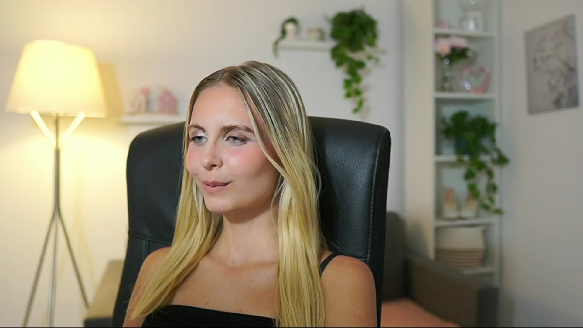 Gallery image thumbnail from Catecrago_'s myfreecams stream on, 08/01/2025, 16:09 image 15 of 20