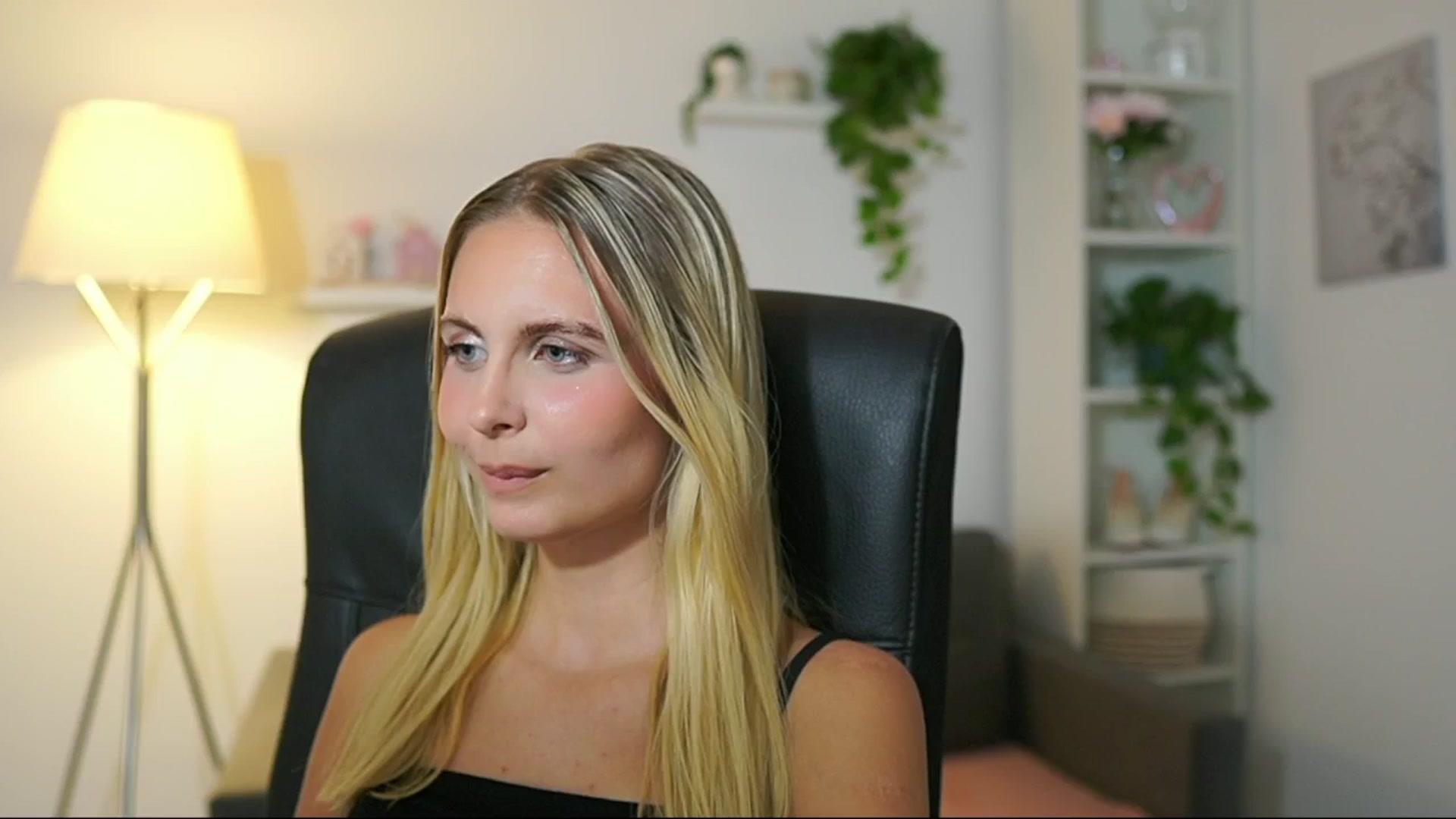 Gallery image thumbnail from Catecrago_'s myfreecams stream on, 08/01/2025, 16:09 image 4 of 20