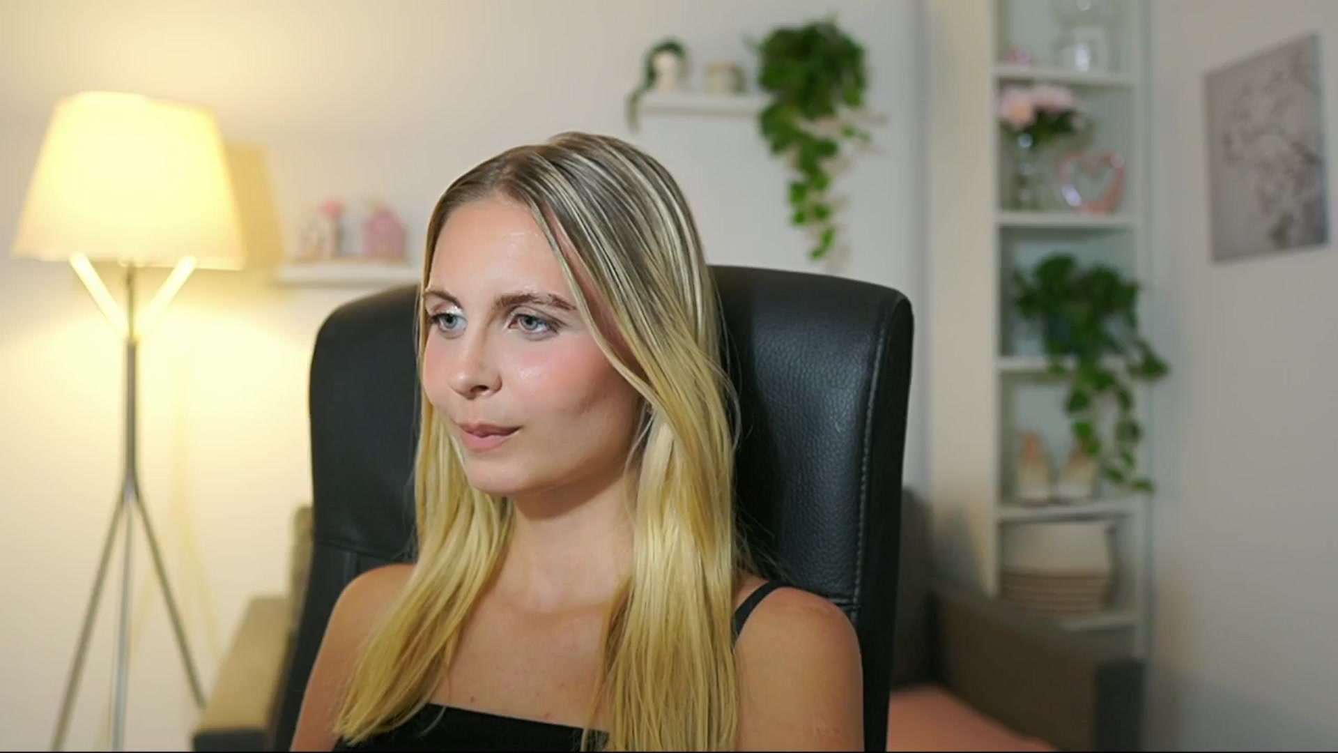 Gallery image thumbnail from Catecrago_'s myfreecams stream on, 08/01/2025, 16:09 image 7 of 20