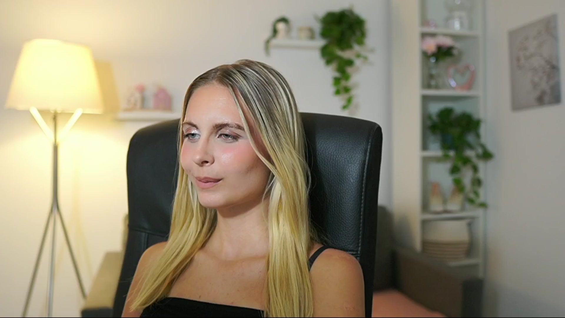Gallery image thumbnail from Catecrago_'s myfreecams stream on, 08/01/2025, 16:09 image 19 of 20