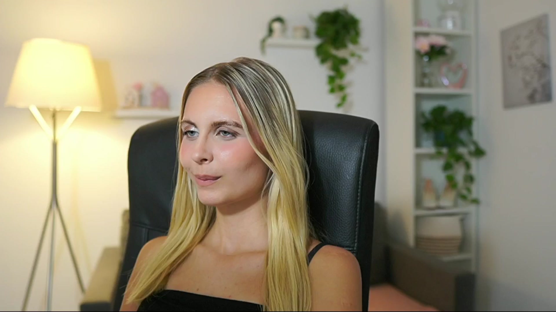 Gallery image thumbnail from Catecrago_'s myfreecams stream on, 08/01/2025, 16:09 image 16 of 20