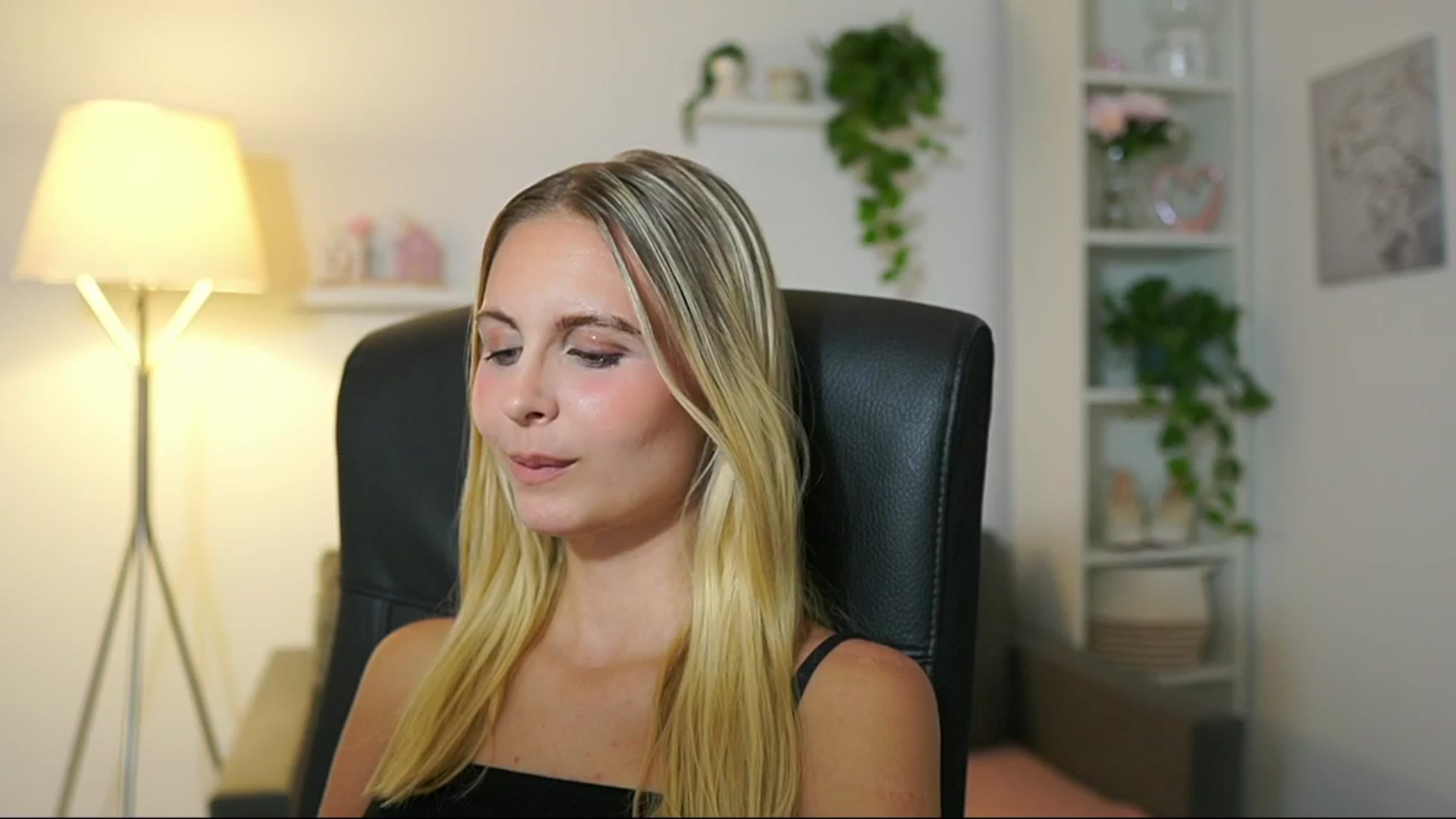 Gallery image thumbnail from Catecrago_'s myfreecams stream on, 08/01/2025, 16:09 image 11 of 20