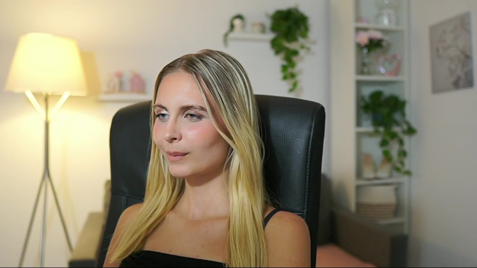 Gallery image thumbnail from Catecrago_'s myfreecams stream on, 08/01/2025, 16:09 image 17 of 20