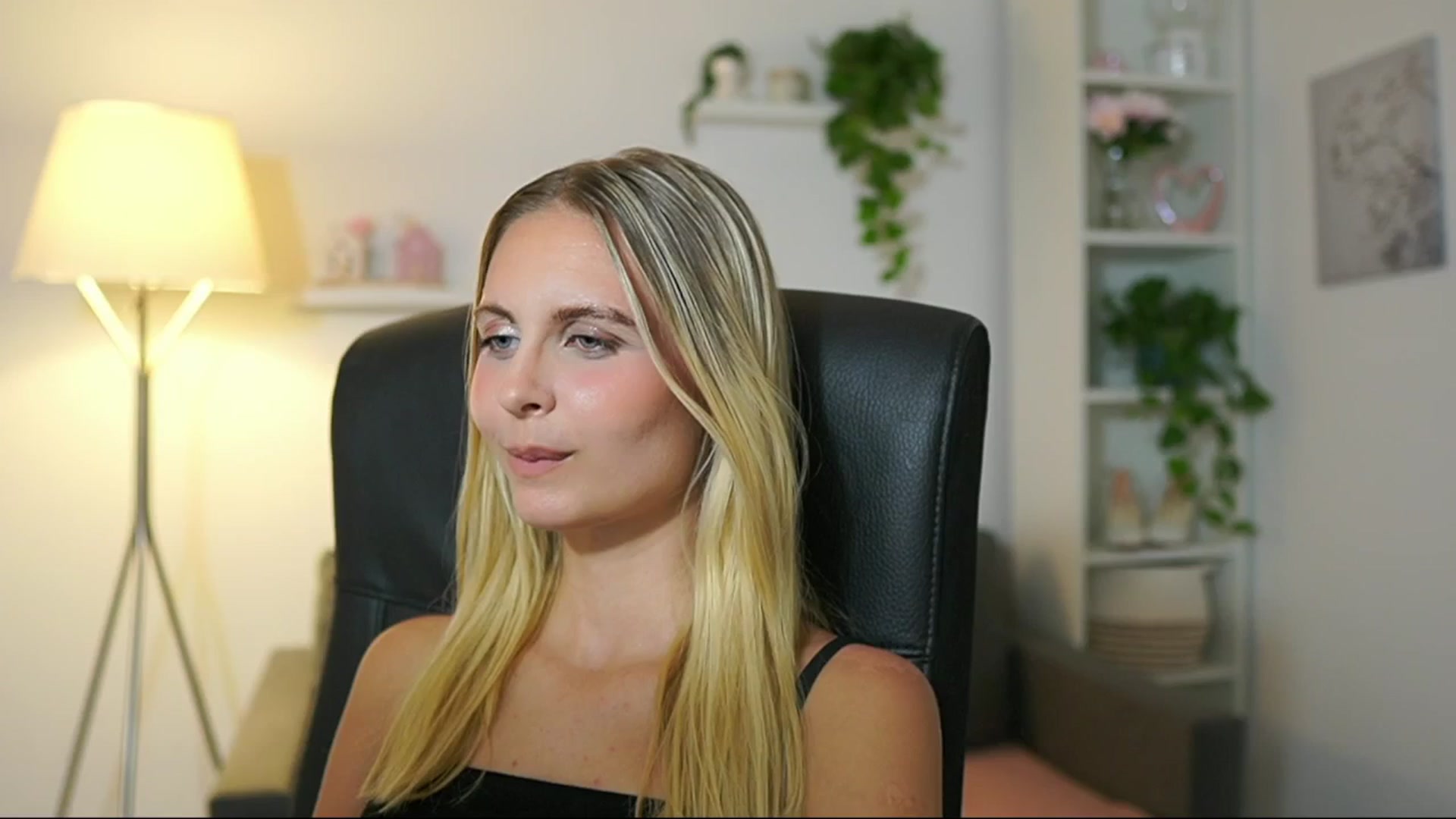 Gallery image thumbnail from Catecrago_'s myfreecams stream on, 08/01/2025, 16:09 image 9 of 20