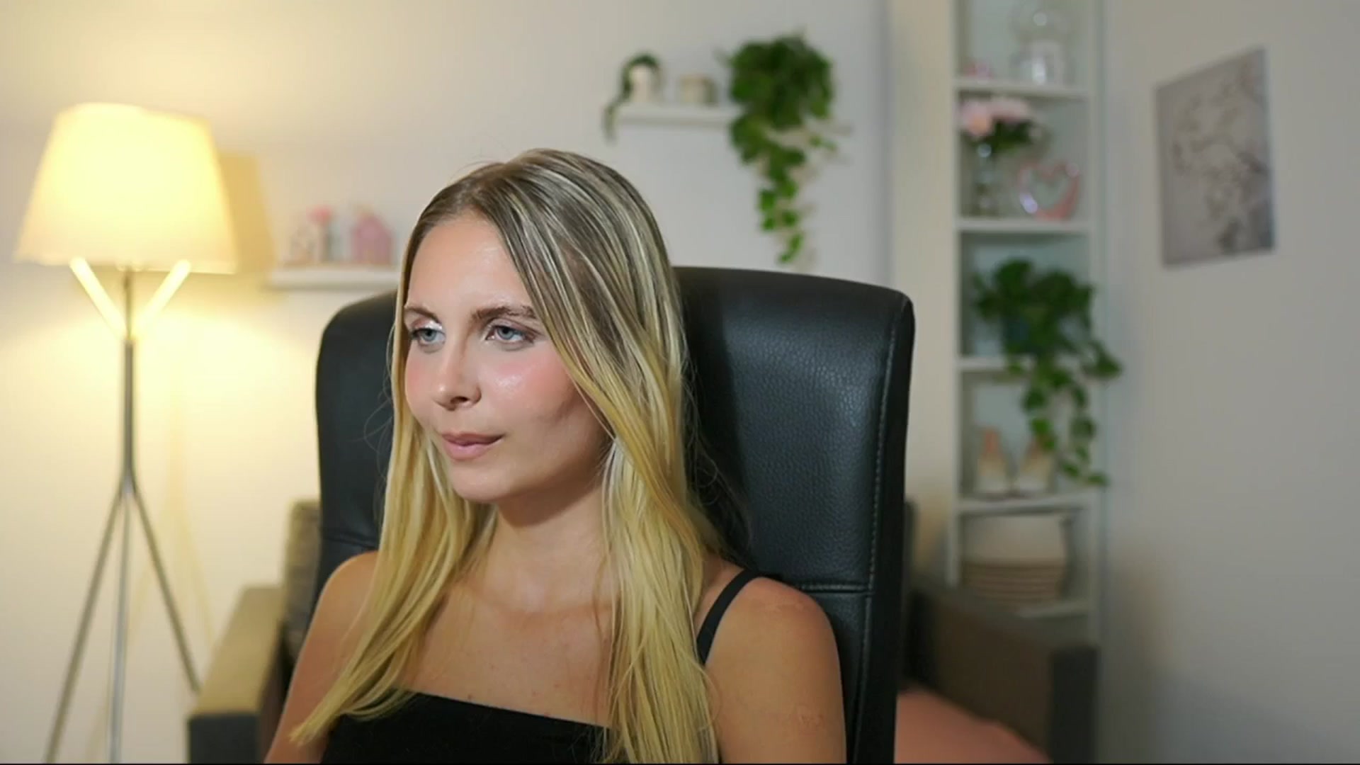 Gallery image thumbnail from Catecrago_'s myfreecams stream on, 08/01/2025, 17:49 image 13 of 20