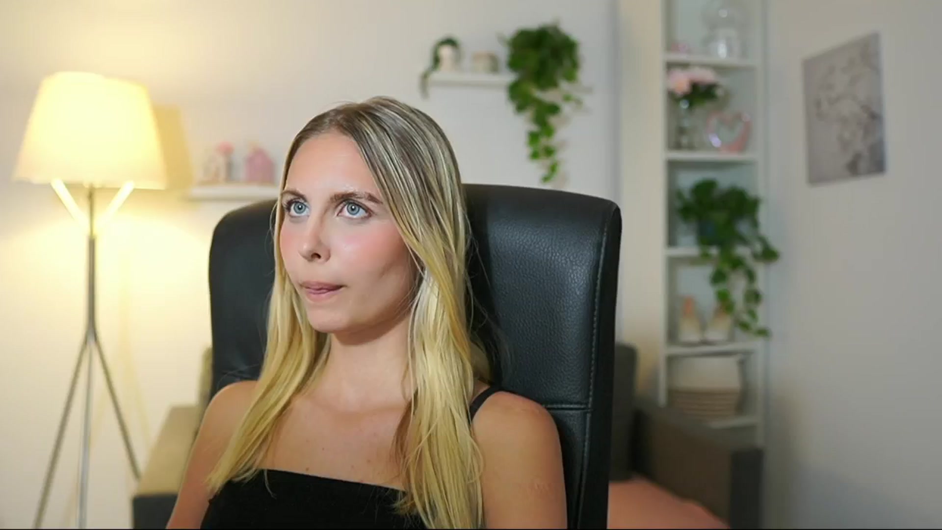 Gallery image thumbnail from Catecrago_'s myfreecams stream on, 08/01/2025, 17:49 image 1 of 20